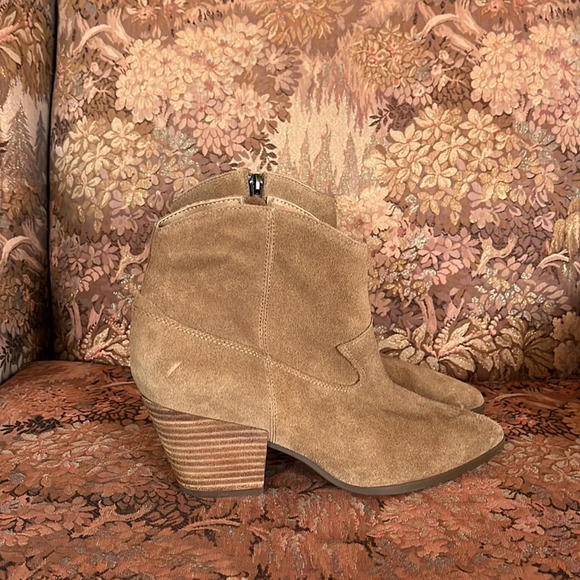 Lucky Brand Size 9 Ellamy Tan Suede Booties with Pointed Toe - Picture 3 of 9